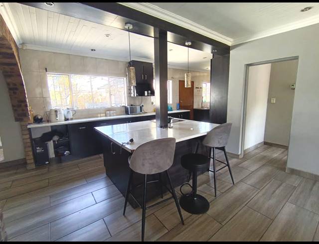 4 BEDROOM FREESTANDING FOR SALE IN SUNAIR PARK